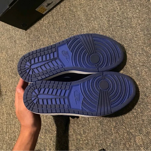 Air Jordan 1 Mid ‘Black Hyper Royal’ - Picture 4 of 9